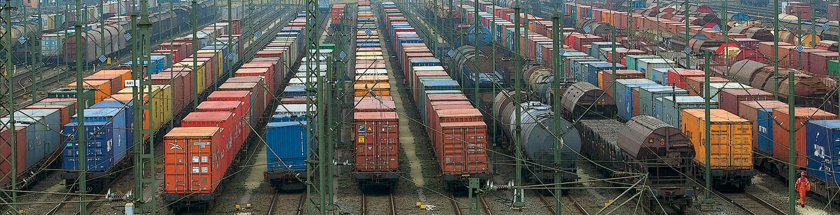 Auf Europas größtem Verschiebebahnhof werden täglich Güterzuglokomotiven bis zu 4.000 Waggons sortiert und zusammengestellt.