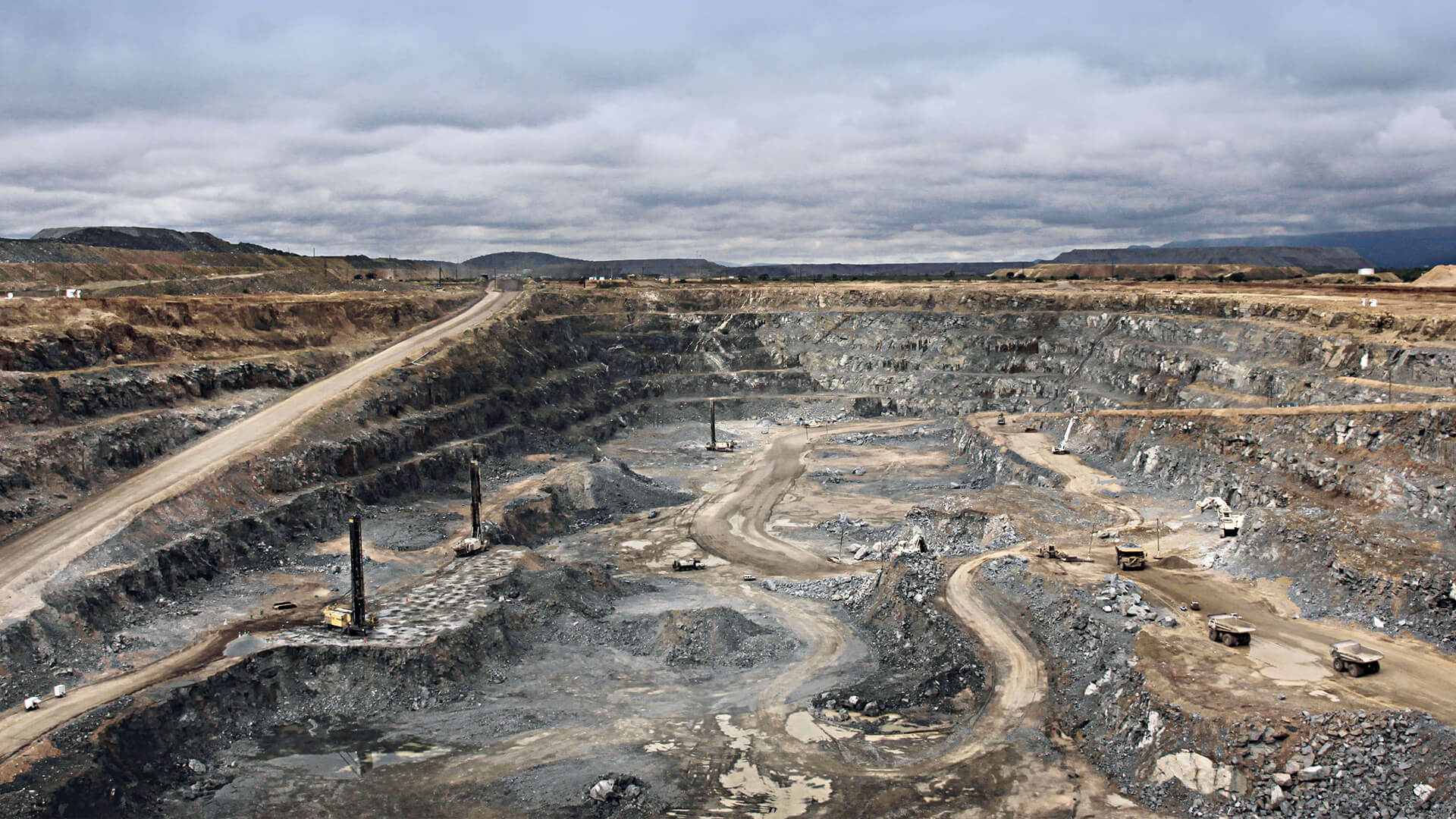 01A_MTU_mining-drilling-equipment.jpg