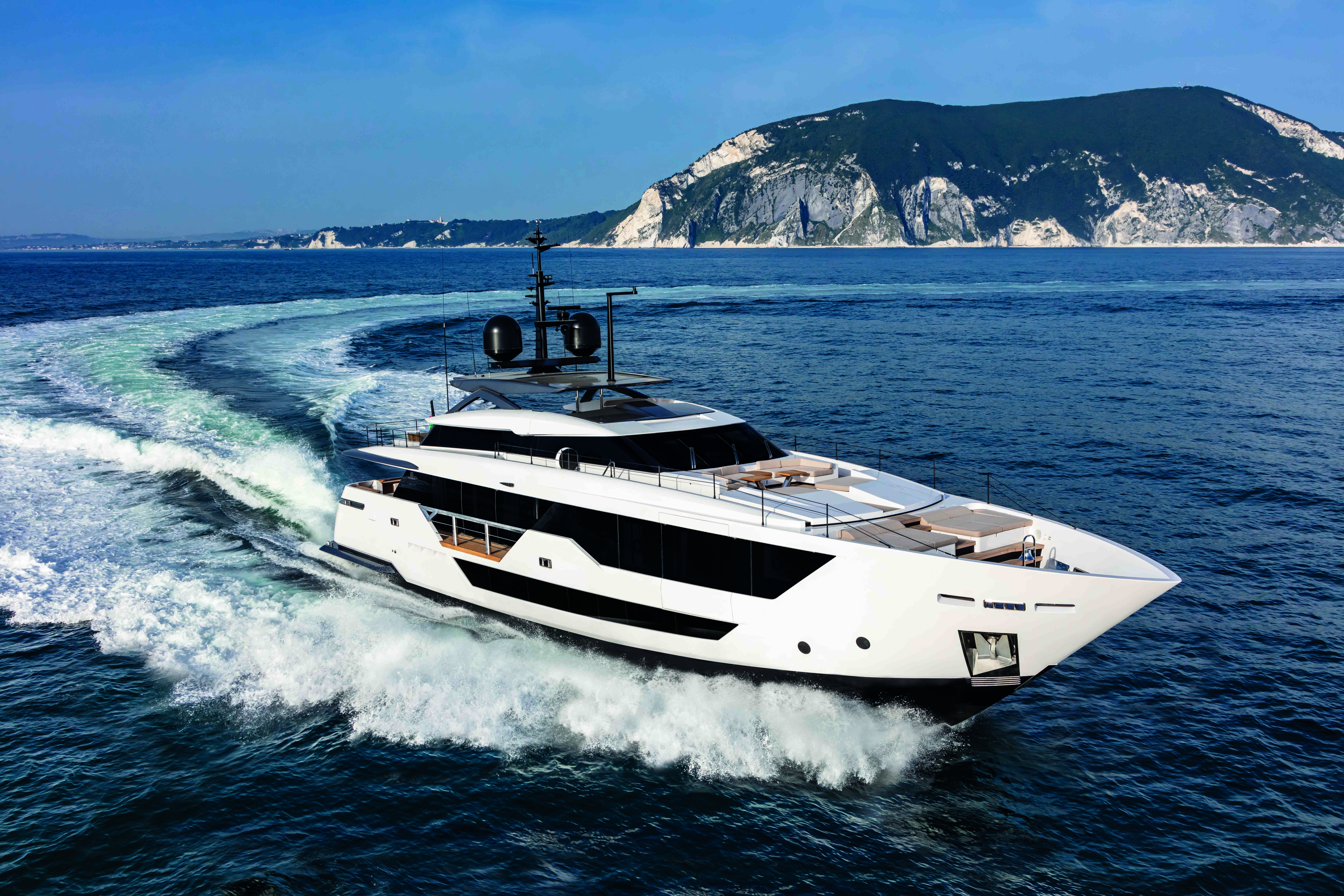 CL106 NAV-running shot1.jpg